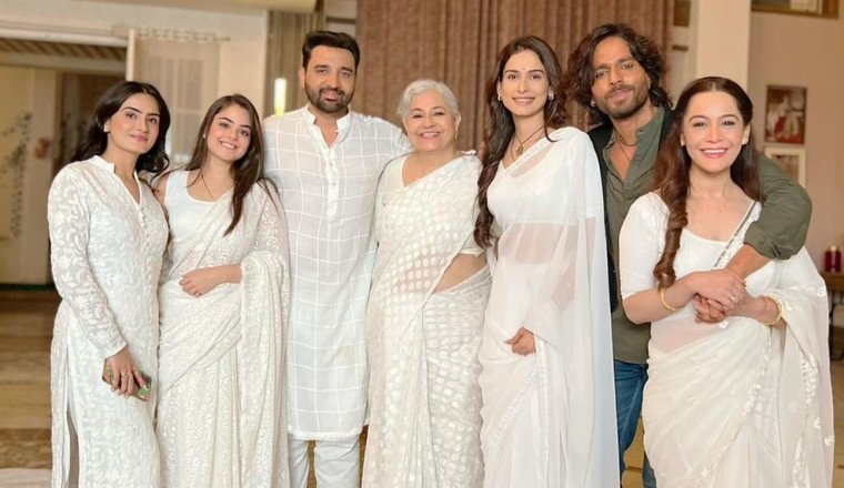 Romanch Mehta and the Ensemble Cast Wrap Up Shoot for Highly Anticipated Web Series 'Bhagin'