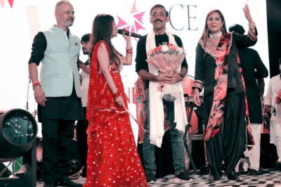 Gurugram Gymkhana Club's Dandiya Night Spectacle: Bollywood Sensation Shibani Kashyap Rocks the Stage