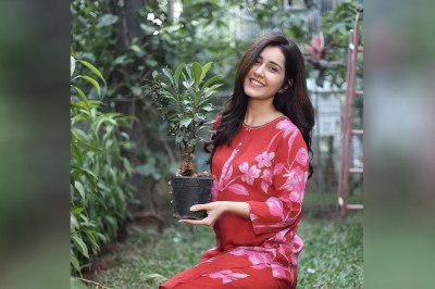 Promoting Green Values: Raashii Khanna's Annual Birthday Tree Planting Tradition