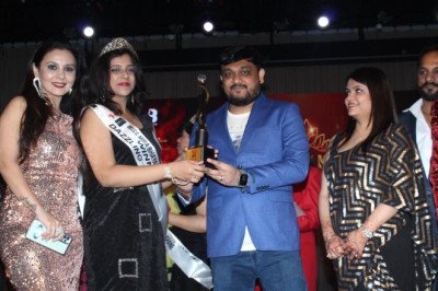 Paritosh aka Aashish Mehrotra made a special appearance as the chief guest at the Miss and Mrs Bhayander 2024 fashion show