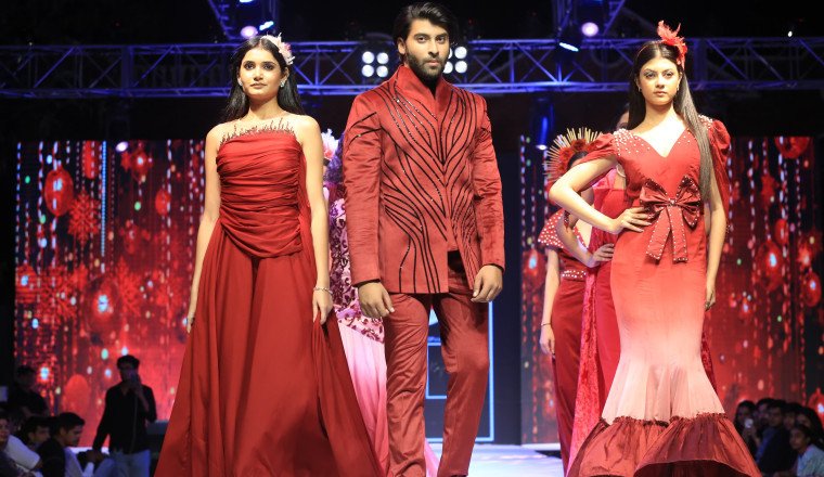 Fusion of Tradition and Modernity Shines at Ellenites Fashion Showcase