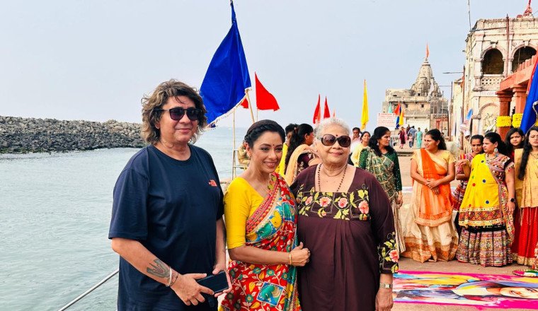 Anupamaa’s Leap Begins with Divine Blessings at Dwarka! Deepa Shahi and Rajan Shahi Lead the Way