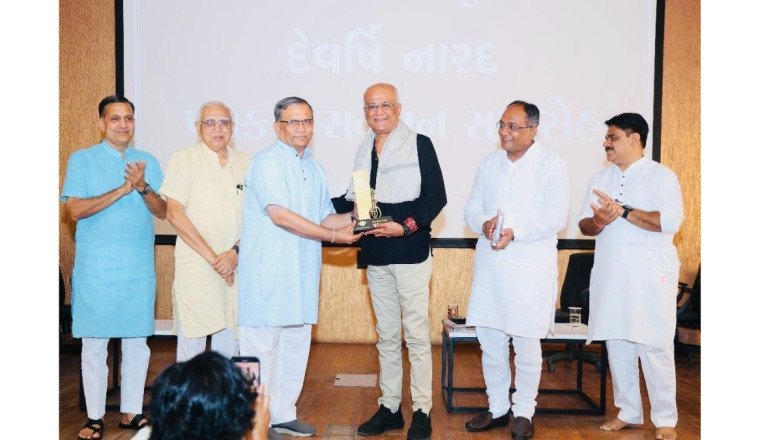 Veteran Journalist Krishnkant Unadkat Honoured with Devarshi Narad Journalist Award