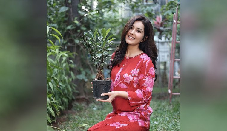 Promoting Green Values: Raashii Khanna's Annual Birthday Tree Planting Tradition