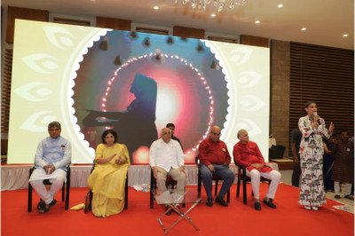 PM-Praised Singer Purva Mantri Shines at Gujarat Media Club’s Garba Night