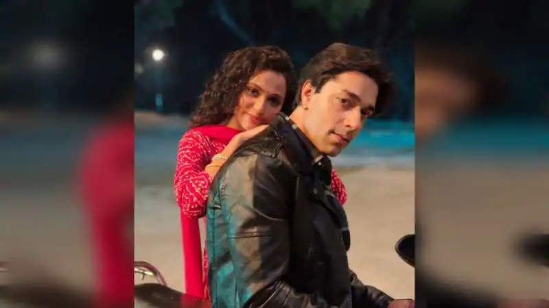 Cousin Isha' First Look Features Vikrant Rai, Surbhi Talodiya